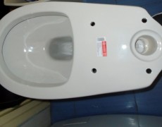 Lepljenje wc šolje silikonom